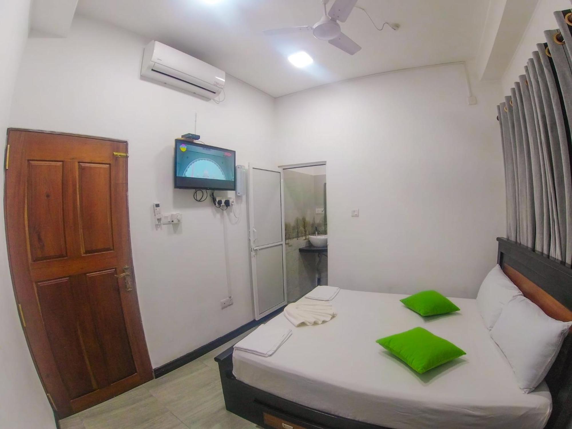 Sea Breeze Guest House Negombo Rom bilde